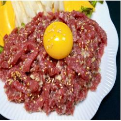 [쇠고기집] 프리미엄 1등급 소고기 육회 (소스 증정), 1) 육회 250g+250g