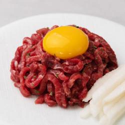 삼남매 고깃간 한우 소고기 육회 밀키트 소스 증정 캠핑요리 캠핑고기 캠핑푸드, 1인분, 120g(덩어리째)