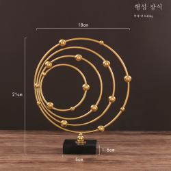 Stevevivian 북유럽 라이트 고급 산 강 반사 추상 철 장식 창조적 인 홈 거실 TV 캐비닛 데스크탑 장식, 행성