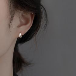 DFMEI 귀 버클 여성 스타일 우아한 귀걸이 여성 디자인 감각 고급 감각의 귀 스터드 여성 여름 틈새 간단한